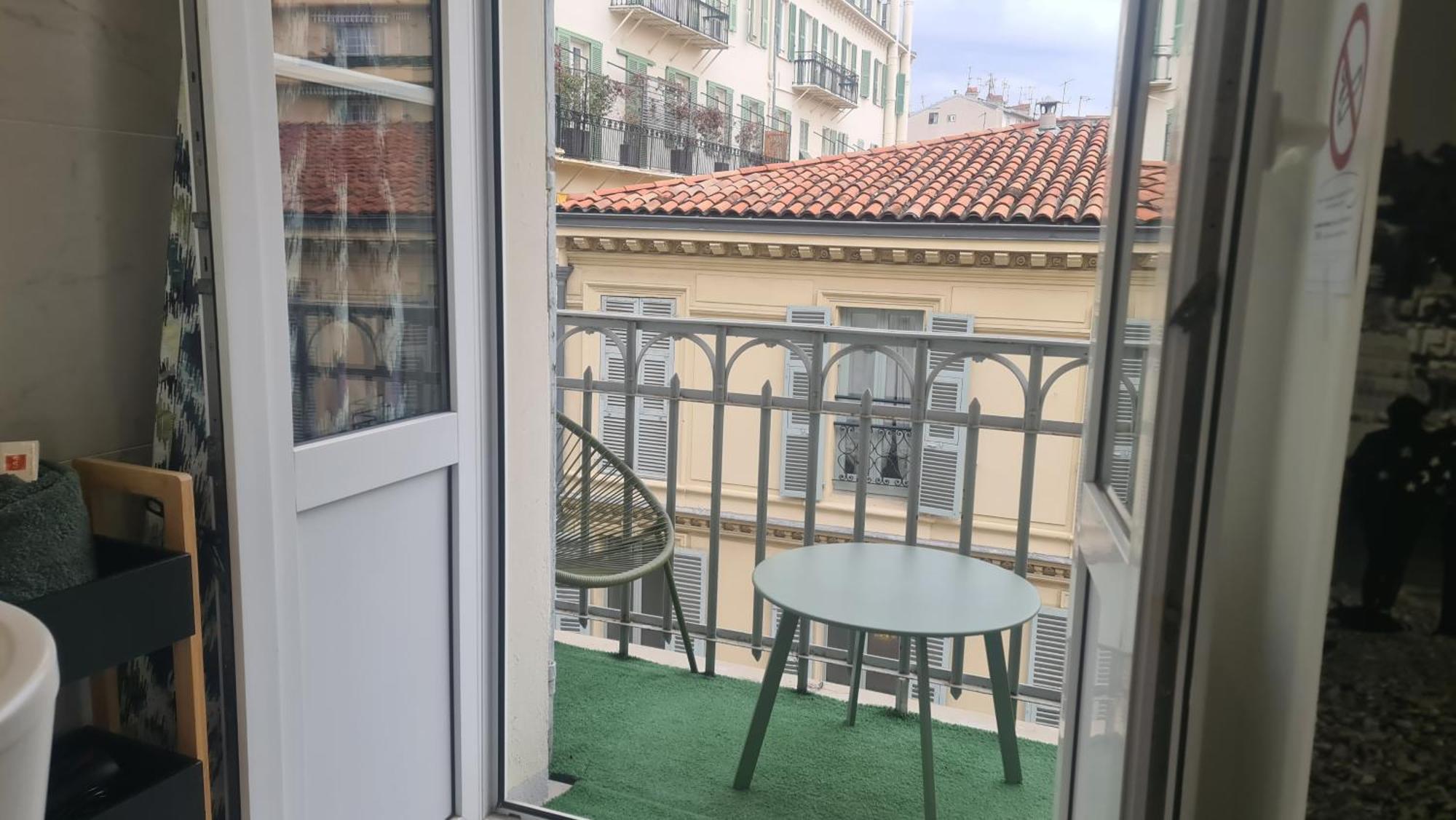 Hotel Le Petit Trianon Et Le Charme Des 2*
