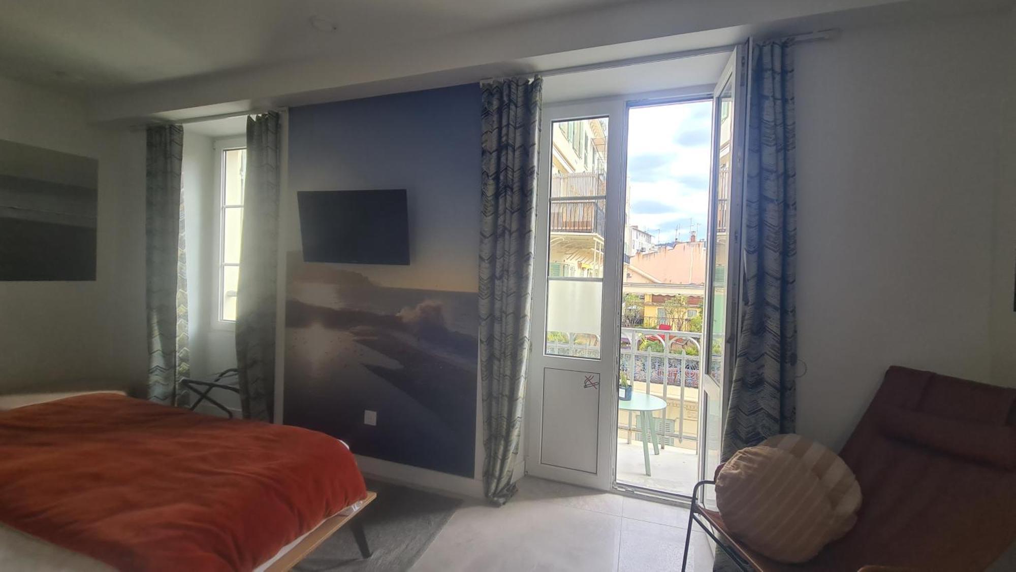 Hotel Le Petit Trianon Et Le Charme Des
