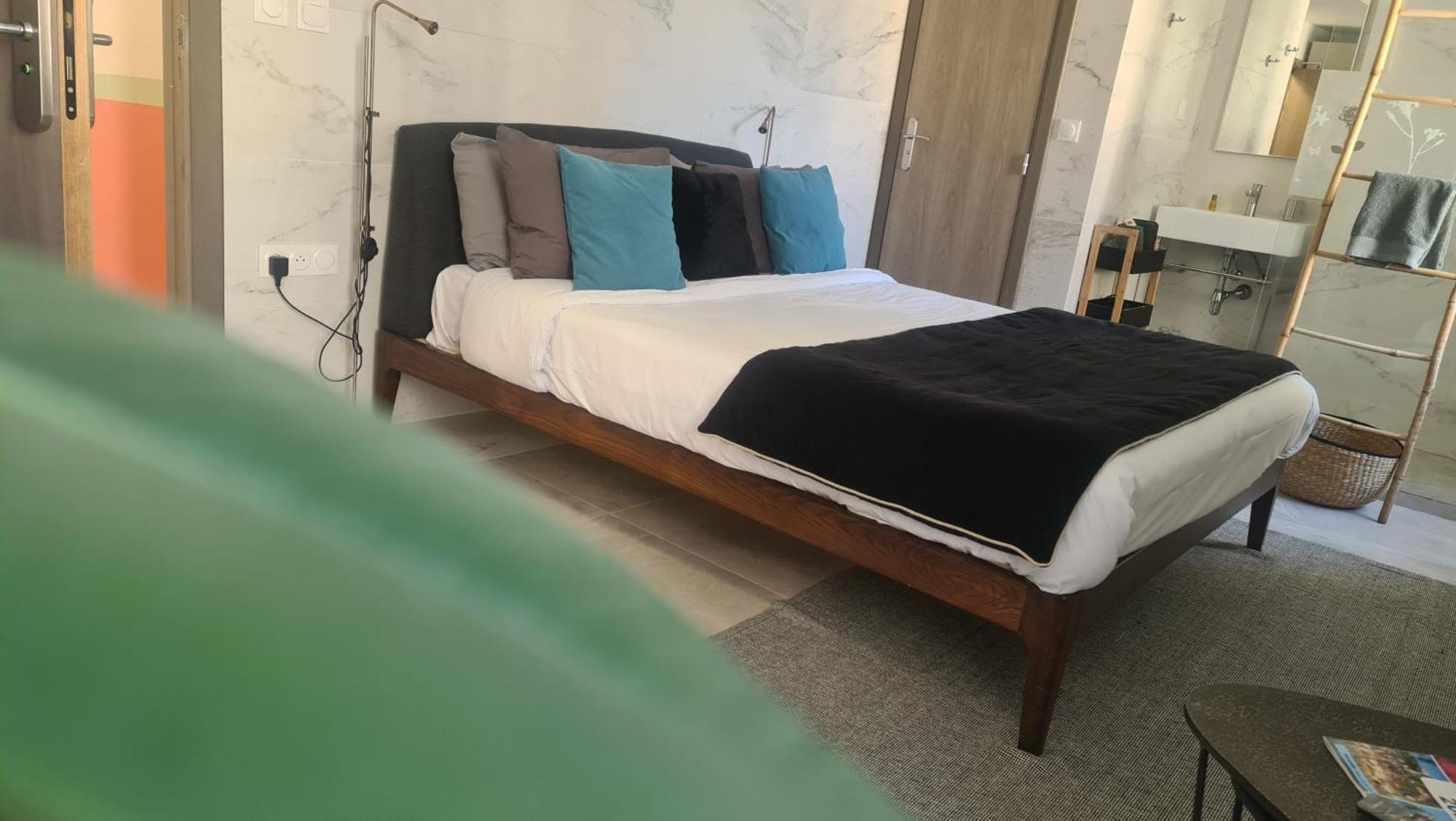 Hotel Le Petit Trianon Et Le Charme Des