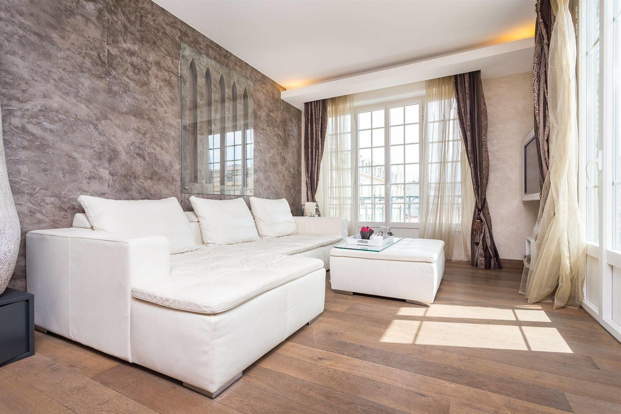 Le Petit Trianon Et Le Charme Des Nice